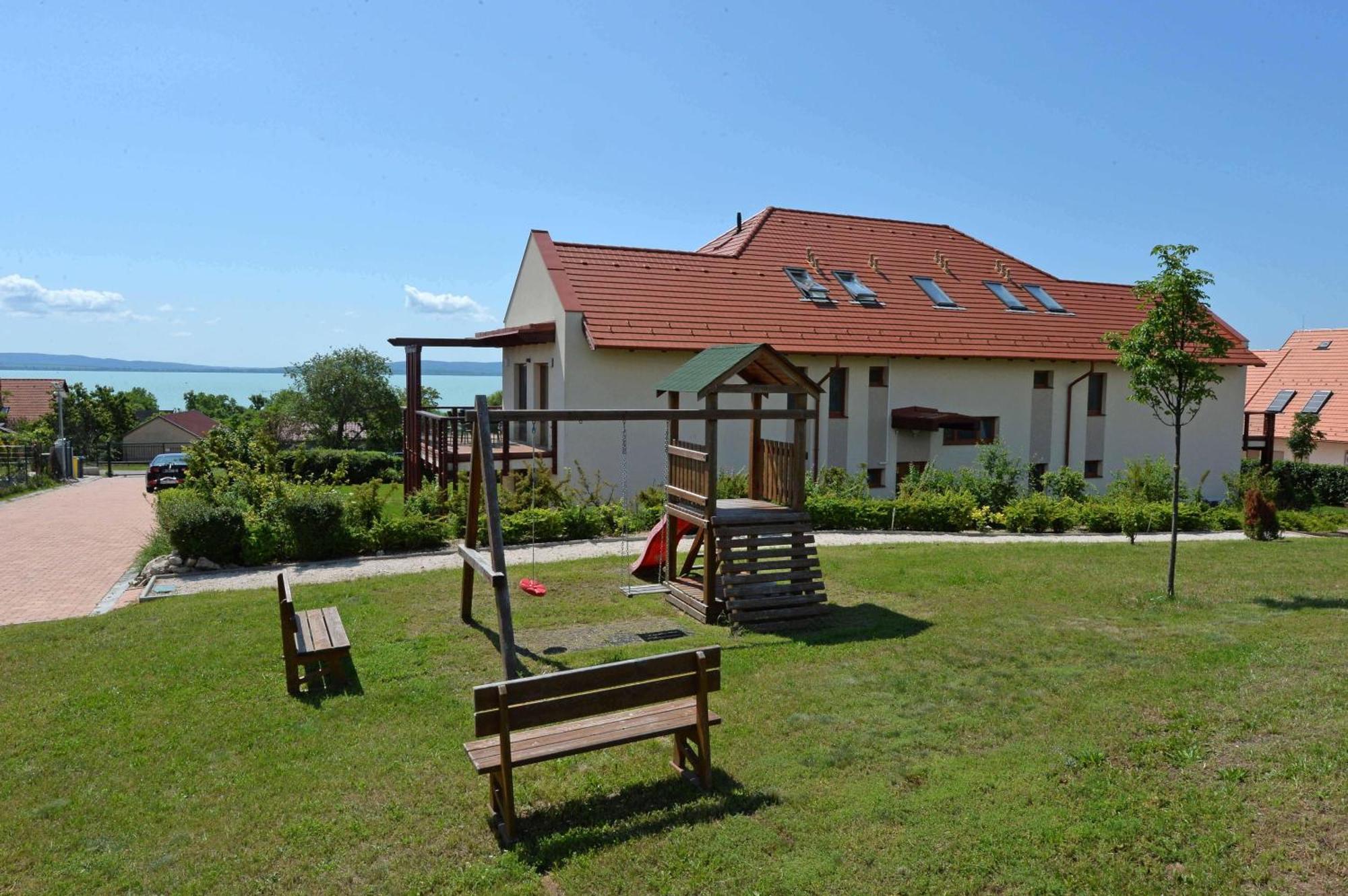 Aranymandula Apartmanok Balatonakali Exteriör bild