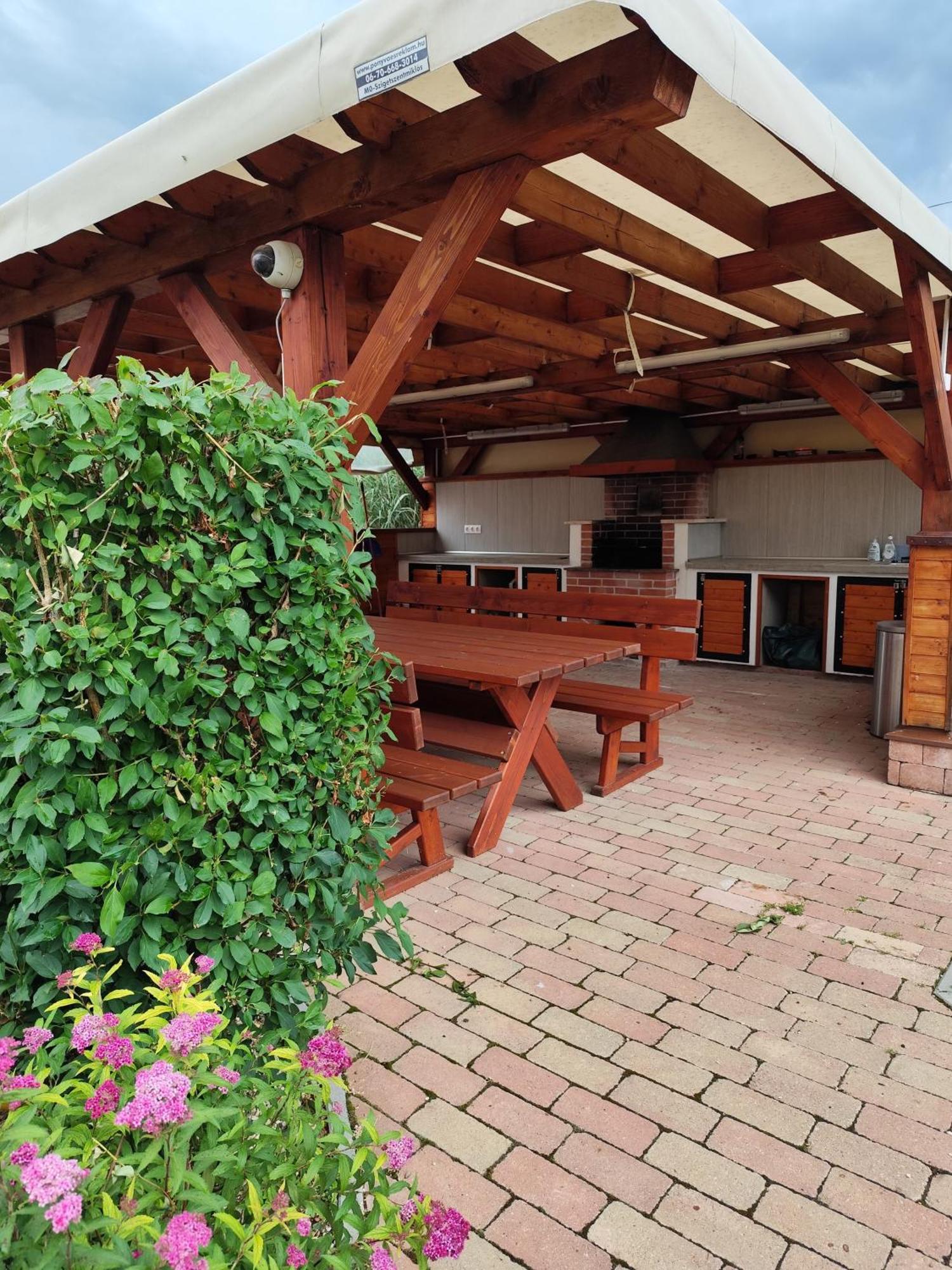 Aranymandula Apartmanok Balatonakali Exteriör bild