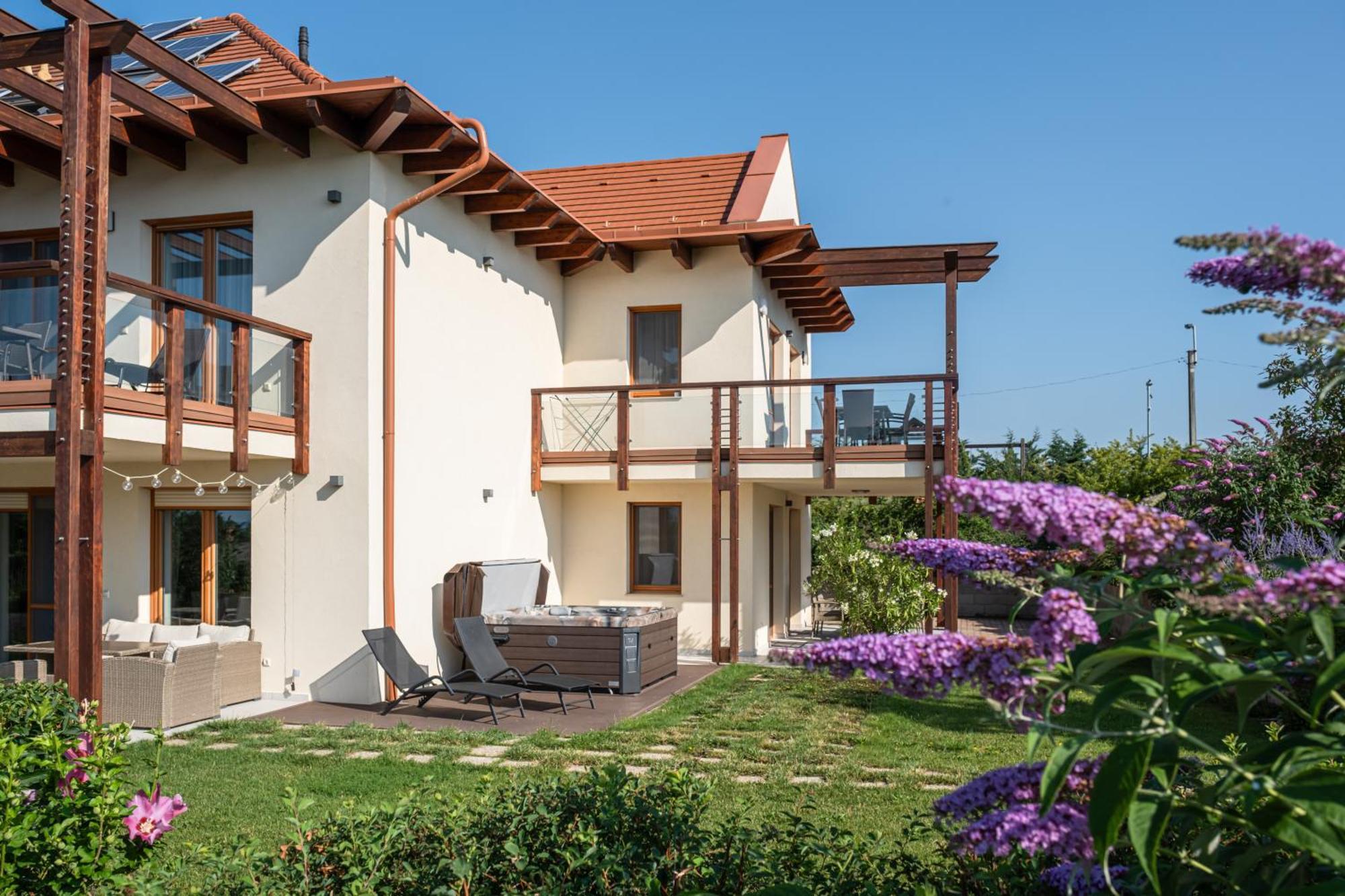 Aranymandula Apartmanok Balatonakali Exteriör bild