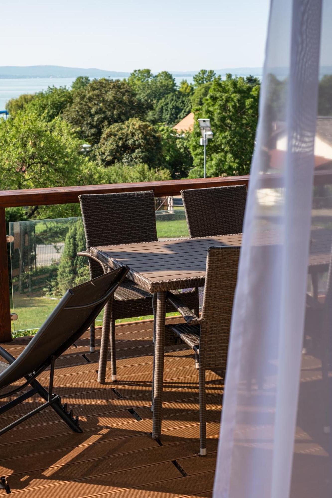 Aranymandula Apartmanok Balatonakali Exteriör bild