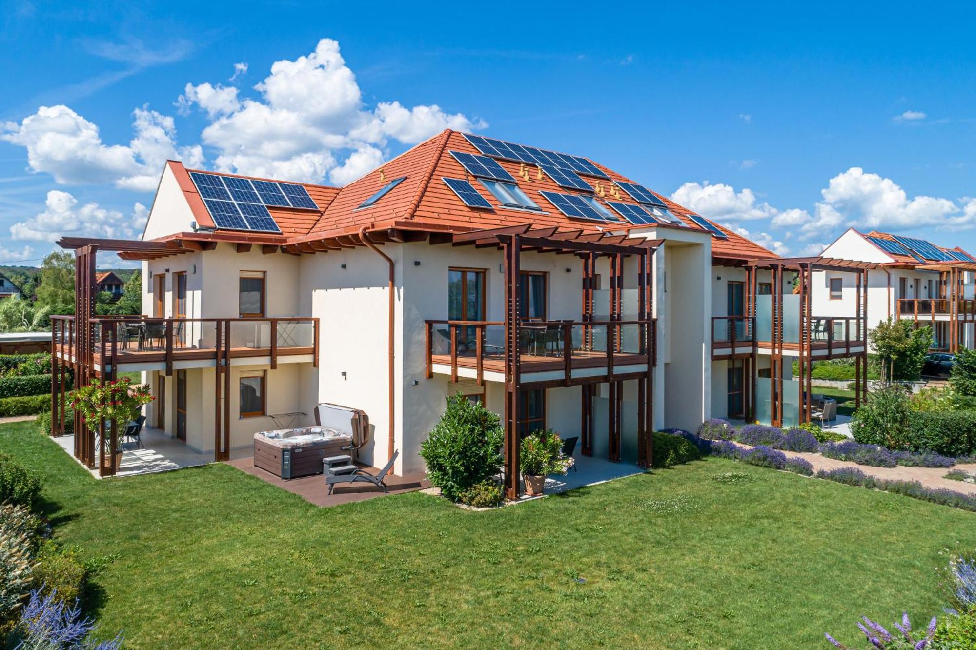 Aranymandula Apartmanok Balatonakali Exteriör bild