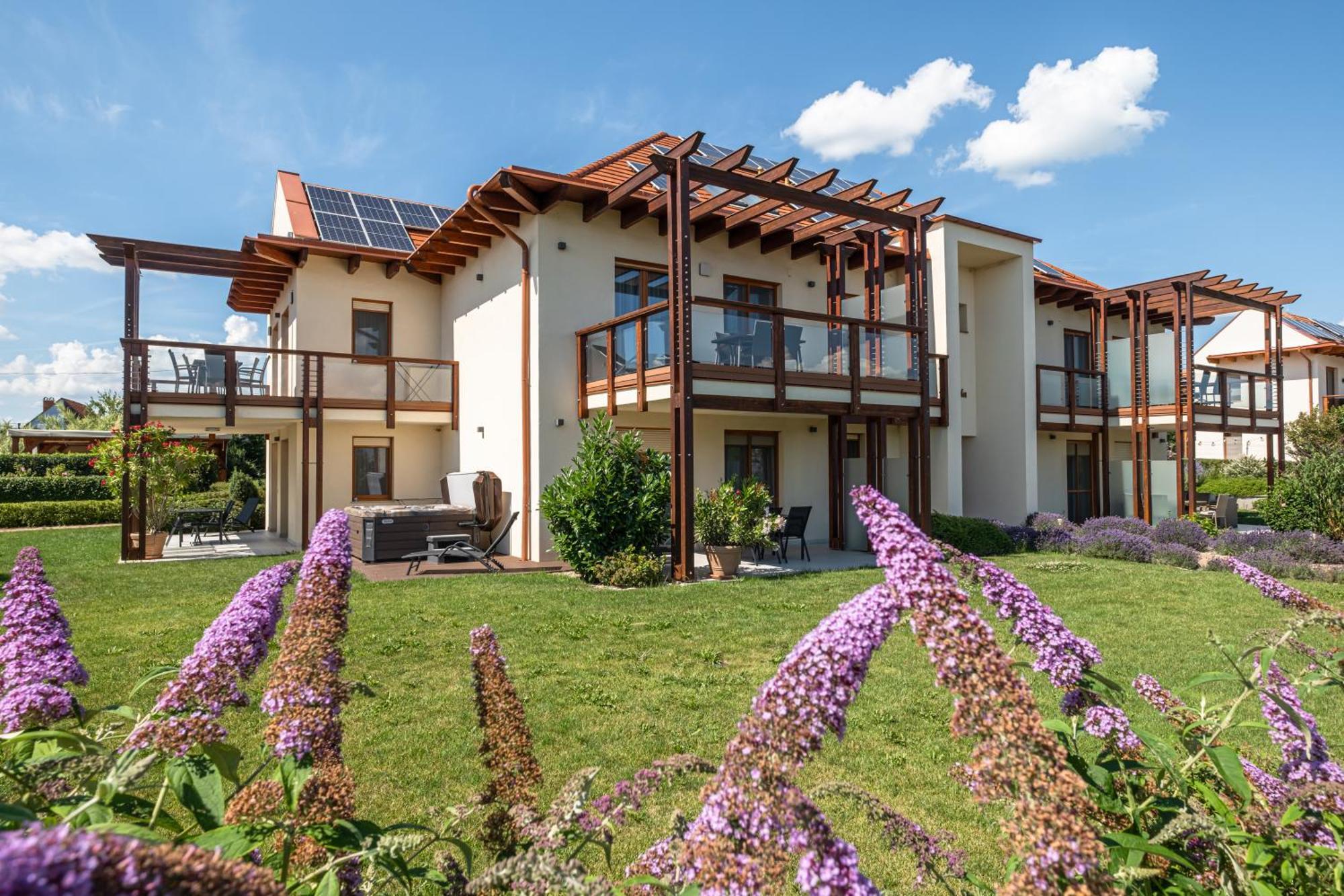 Aranymandula Apartmanok Balatonakali Exteriör bild