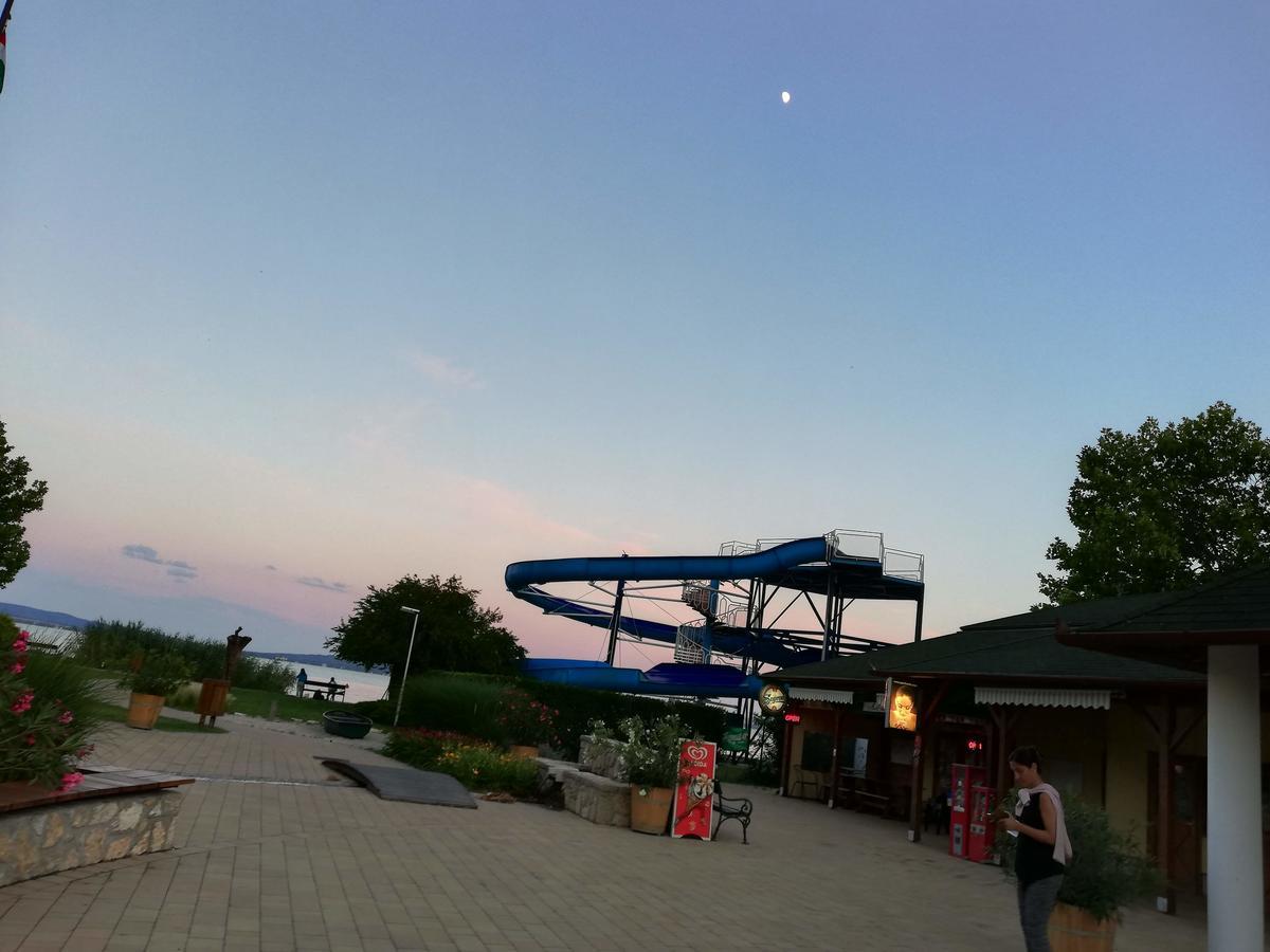 Aranymandula Apartmanok Balatonakali Exteriör bild