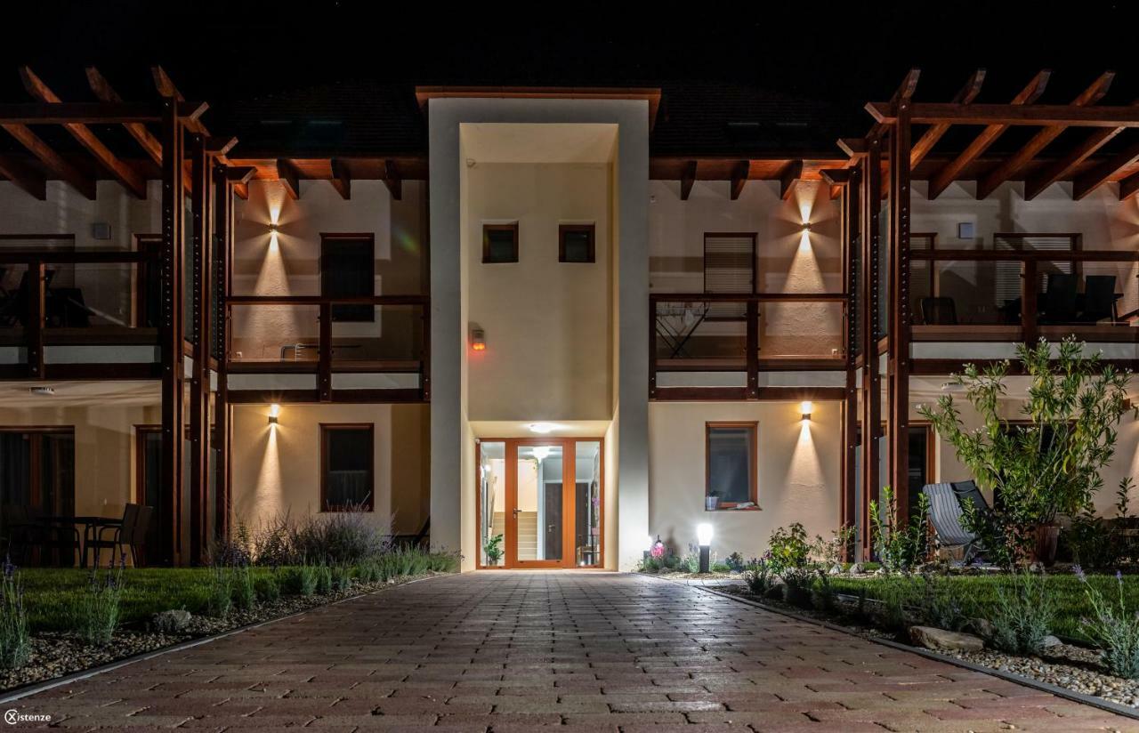Aranymandula Apartmanok Balatonakali Exteriör bild
